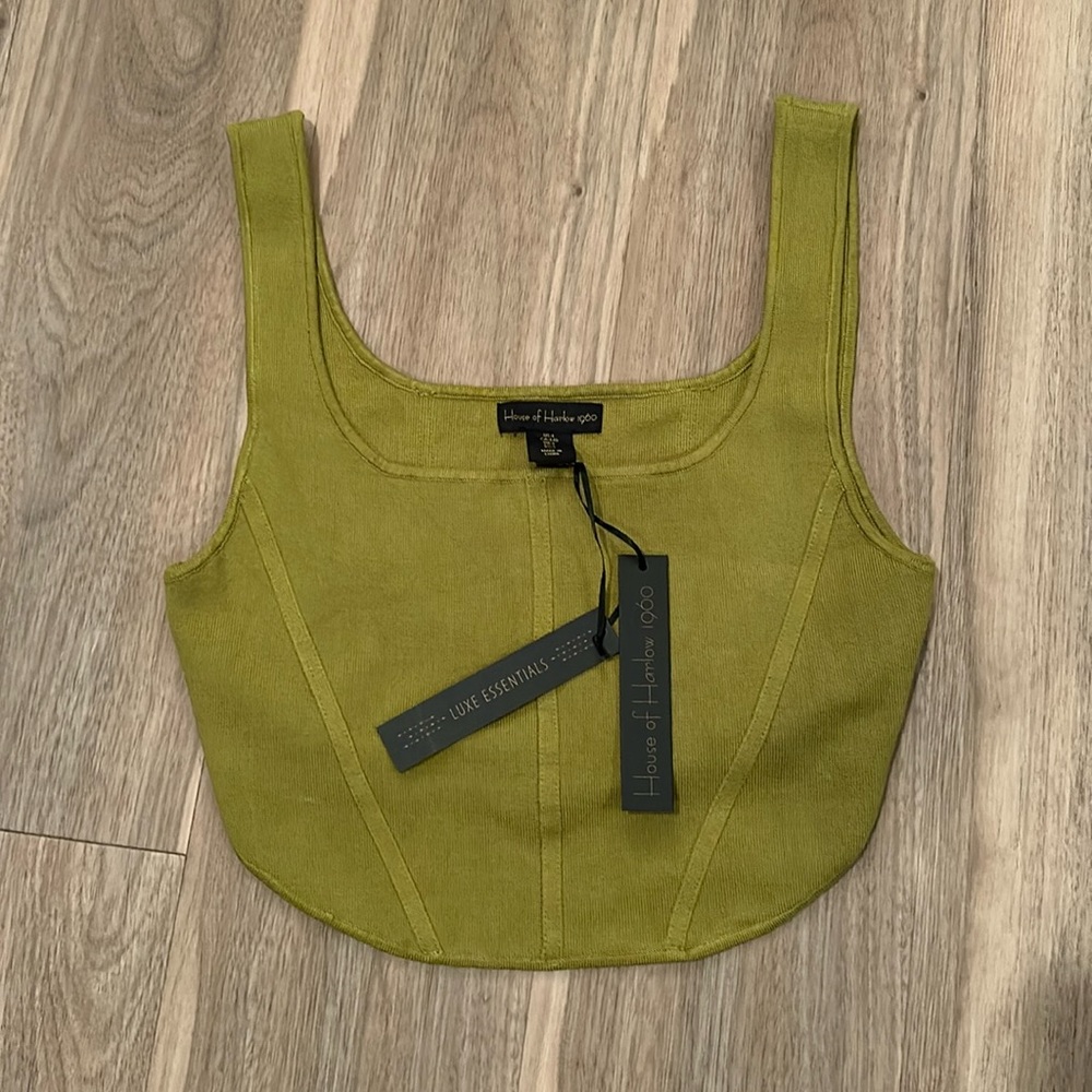 🫒 NWT House of Harlow Top